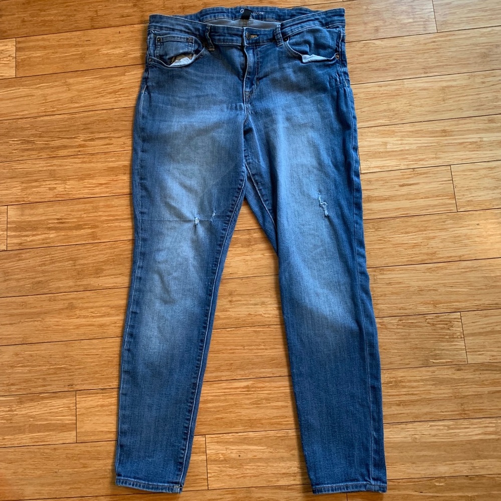 Gap size 16 jegging with minimal distressing